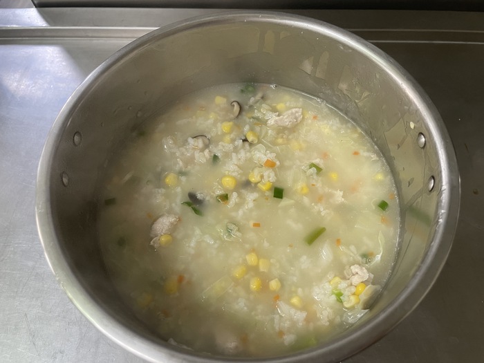 早點：糙米雞粥