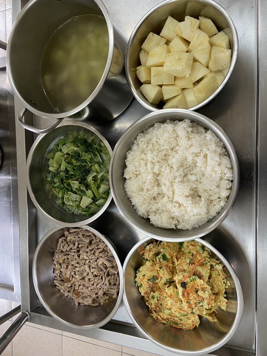 午餐：(營養糙米飯)、醬味蒸肉、蔥香煎蛋、季節時蔬、黃瓜排骨湯、四季水果2025/02/14