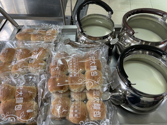 午點：麵包＋牛奶2025/02/14
