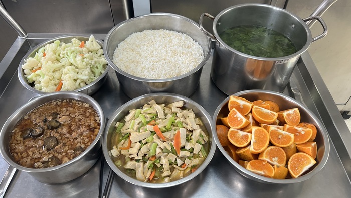 午餐：營養糙米飯、瓜仔肉、芹香豆干、季節時蔬、時菜銀魚湯、四季水果