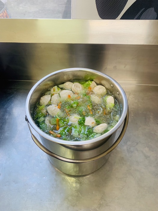 早點：貢丸冬粉湯