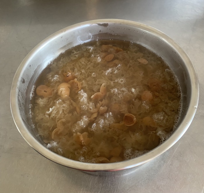 午點：桂圓銀耳西米露