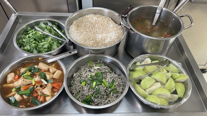 午餐：營養糙米飯、香炒吻仔魚、蔭豉肉末豆腐、季節時蔬、一品冬瓜湯、四季水果