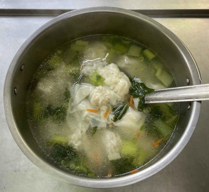 早點：青菜雲吞湯