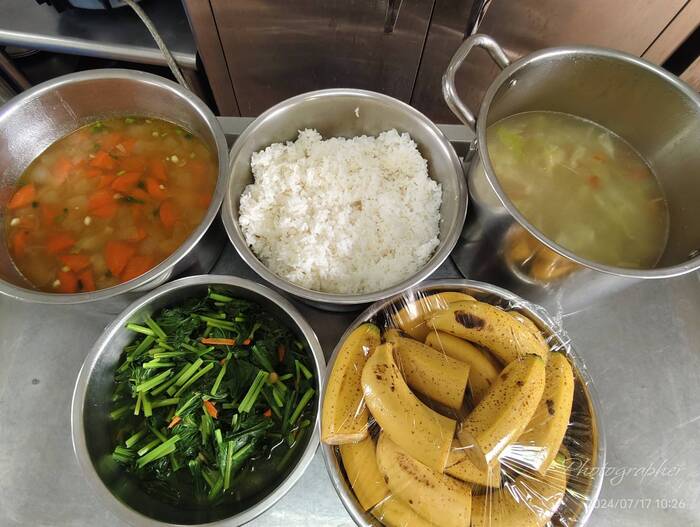 午餐：日式洋芋雞肉飯、季節時蔬、綜合蔬菜湯、四季水果