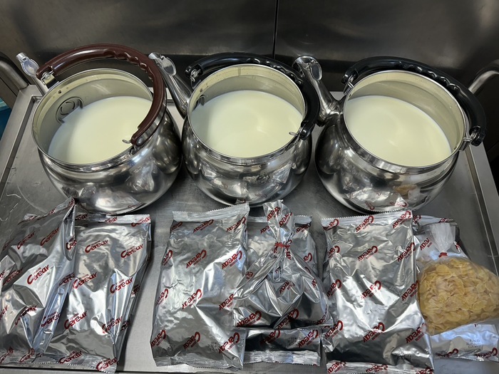 早點：穀類脆片+牛奶