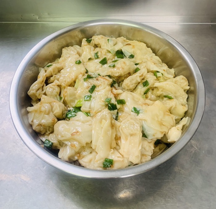 早點：蔥油抄手