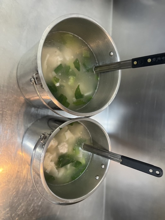 早點：鮮肉雲吞湯