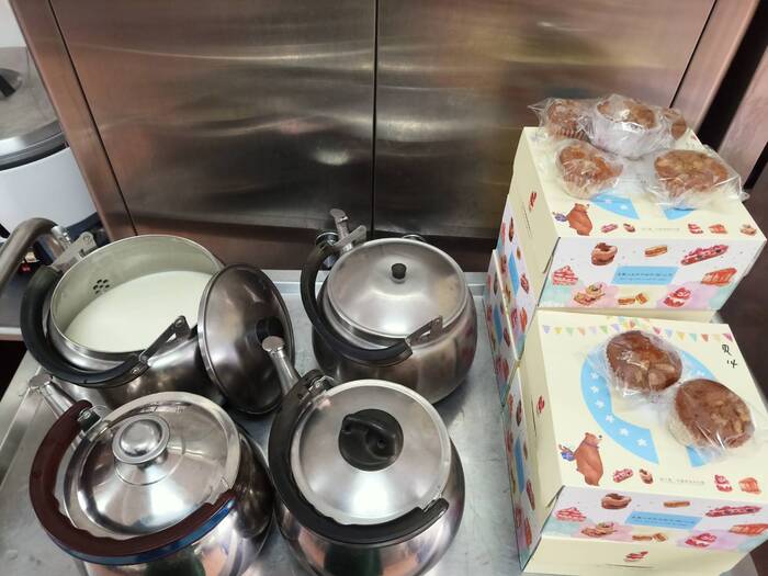 早點：慶生蛋糕+牛奶