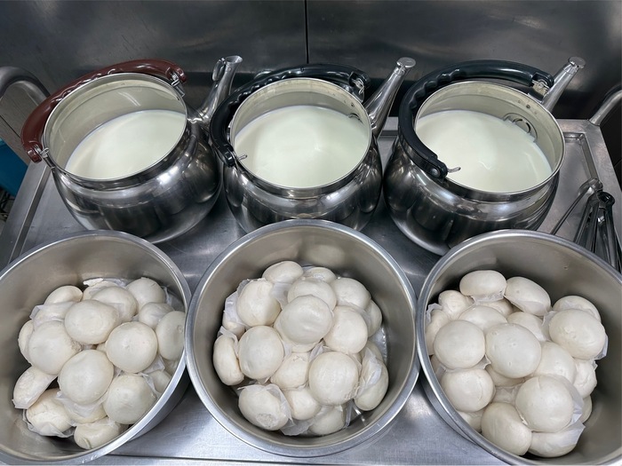 早點：包子+牛奶