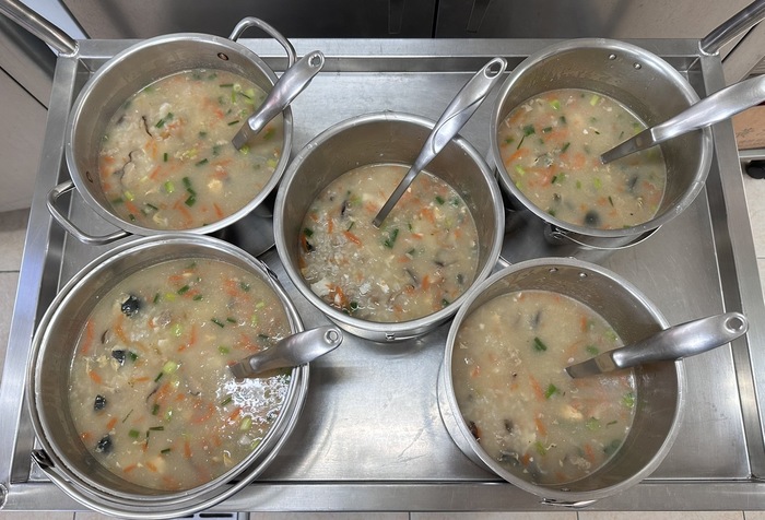 早點：雙蛋肉茸粥