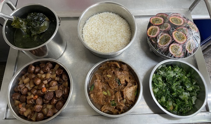 午餐：(營養糙米飯)、古早味豬排、蘿蔔滷麵輪、季節時蔬、柴魚海芽湯、四季水果113/07/30