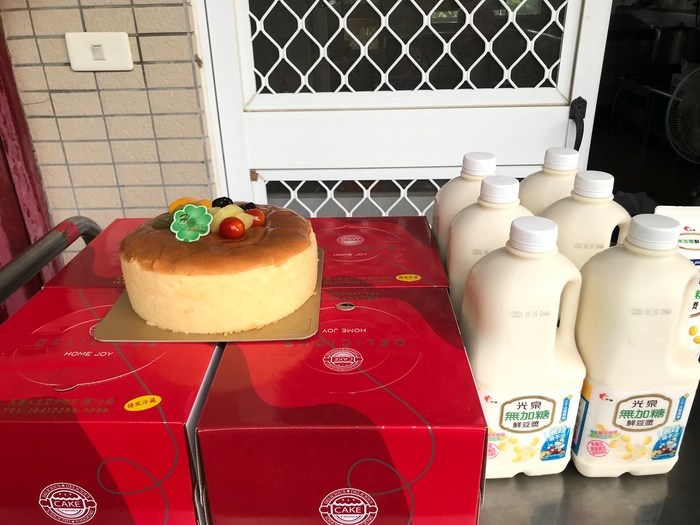 早點：生日蛋糕+無糖豆漿