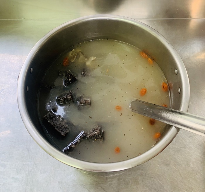 早點：薑絲米血湯