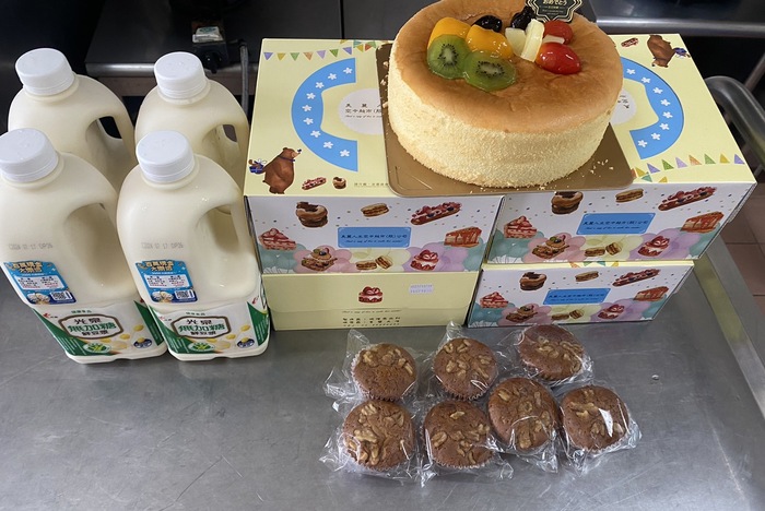 早點：慶生蛋糕+無糖豆漿