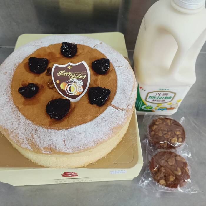 早點：生日蛋糕+無糖豆漿