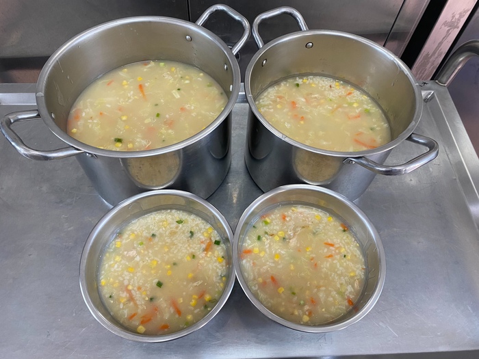 早點：蔬菜糙米雞稀飯