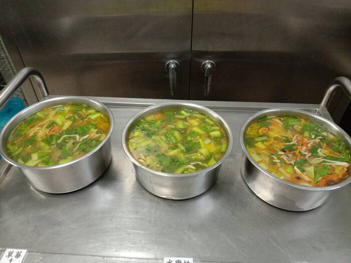 午點：肉絲鮮湯麵