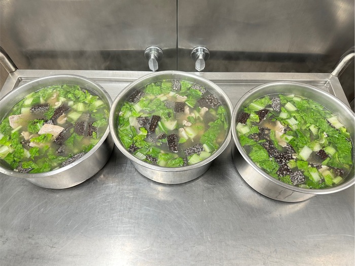 午點：薑絲米血肉片湯