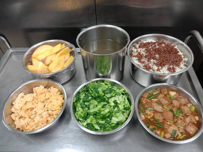 午餐：★(紅藜飯)、滷傳統嫩腐、甜蔥煎蛋、季節時蔬、牛蒡腰果湯、四季水果