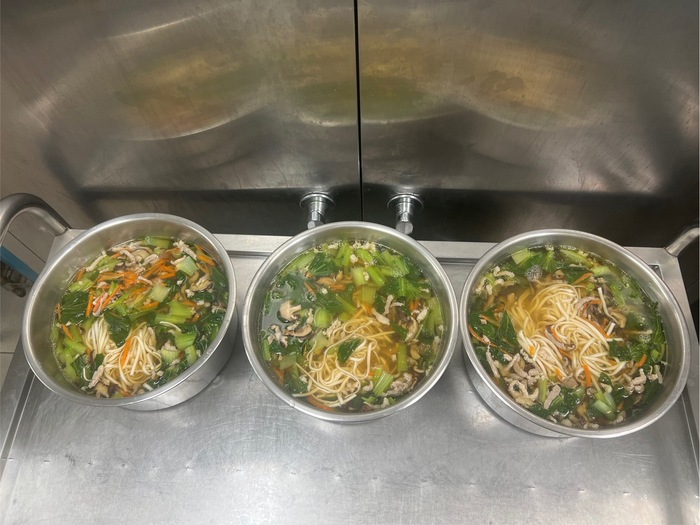 午點：肉絲鮮湯麵