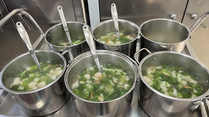 早點：青菜雲吞湯