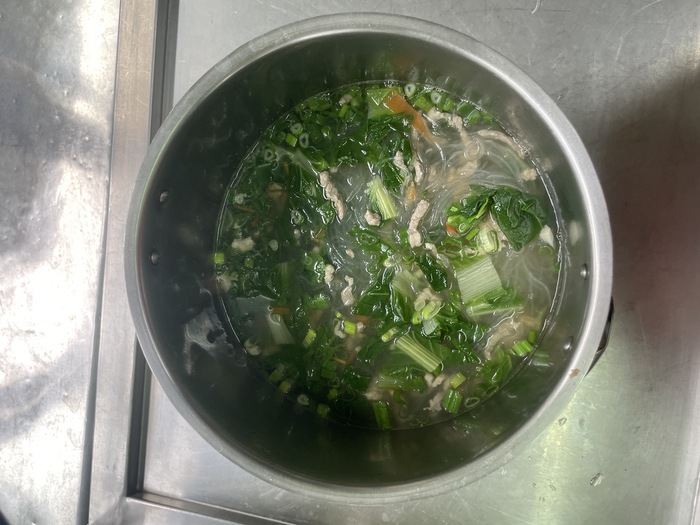 早點：肉絲冬粉湯