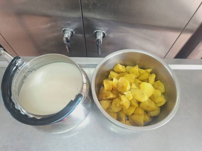 午點：蒸地瓜+牛奶