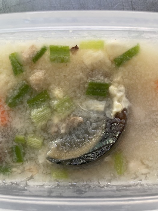 早點：皮蛋瘦肉粥