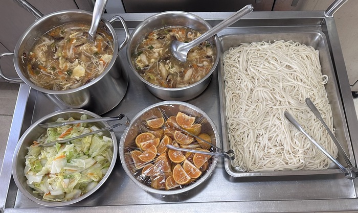 午餐：花枝羹麵、季節時蔬、四季水果