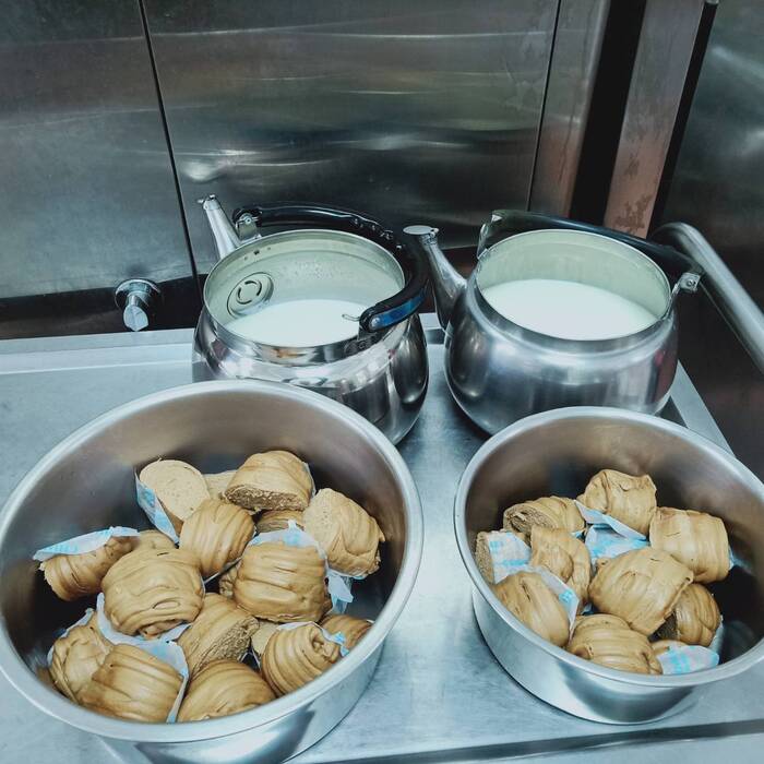 午點：黑糖捲+牛奶