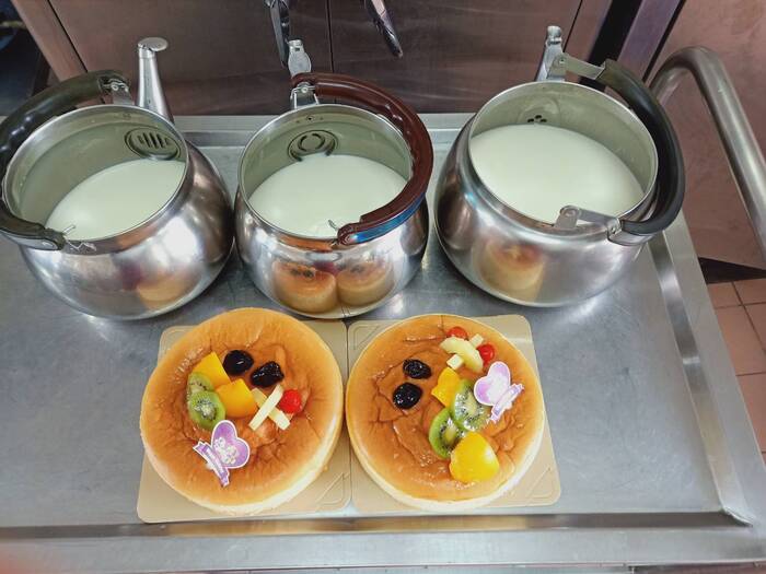 早點：生日蛋糕+牛奶