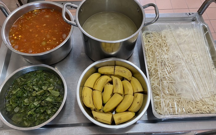 午餐：義大利肉醬麵、季節時蔬、黃芽排骨湯、四季水果