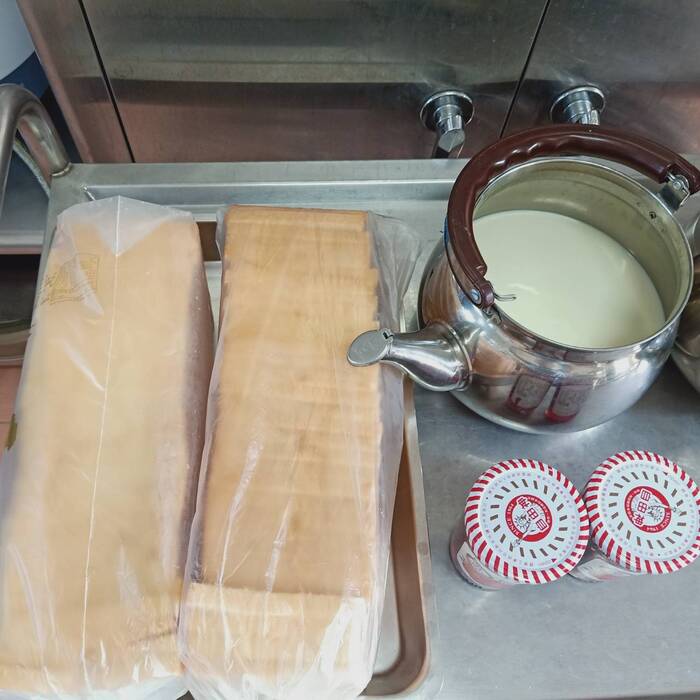 午點：營養吐司+牛奶