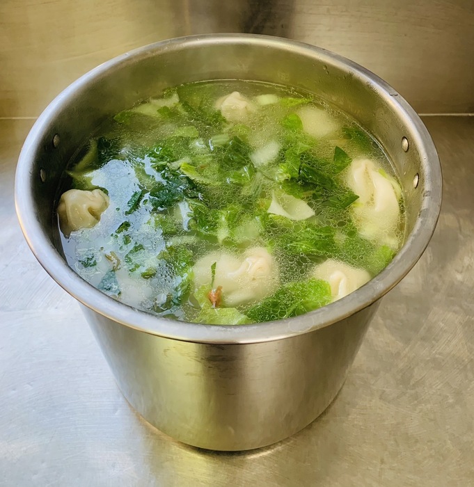 早點：青菜雲吞湯