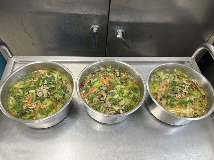 午點： 肉絲鮮湯麵
