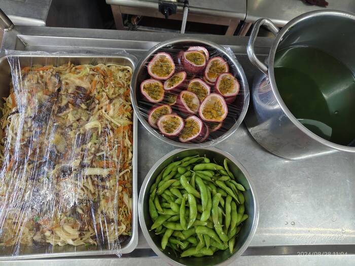 午餐：日式炒麵、蒜香毛豆莢、丁香蔬菜湯、四季水果2024/08/28
