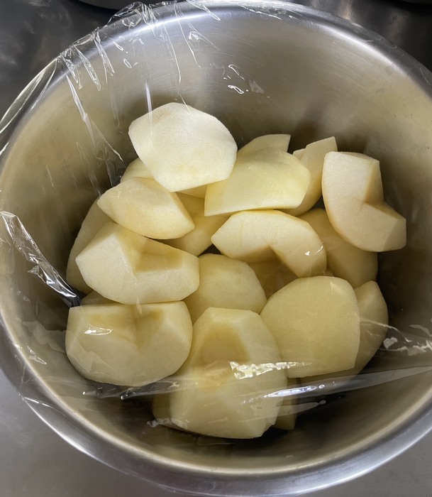 午餐：四季水果　　