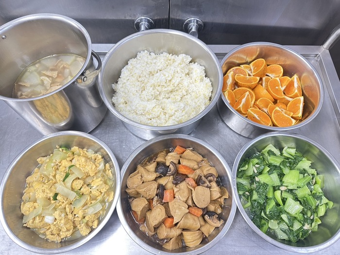 午餐：(健康小米飯)、香菇滷麵腸、洋蔥炒蛋、季節時蔬、一品冬瓜湯、四季水果2025/02/17