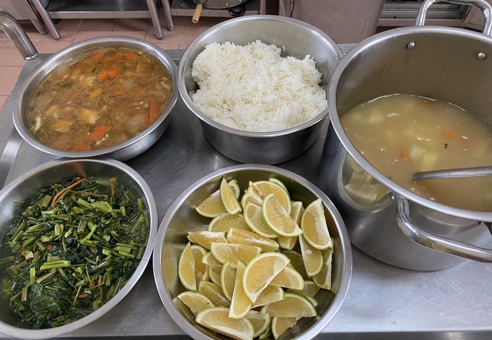 午餐：紅燒洋芋雞肉飯、季節時蔬、枸杞青木瓜湯、四季水果2024/11/13