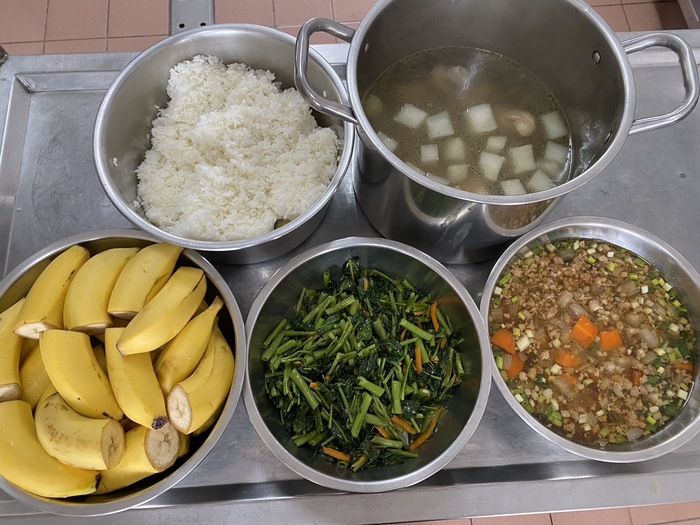 午餐：家常肉燥拌拌飯、季節時蔬、香菇蘿蔔雞湯、四季水果