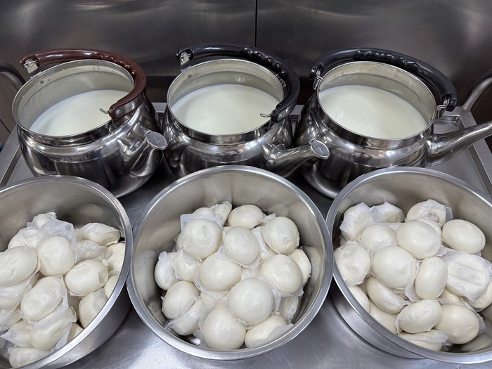 早點：包子+牛奶