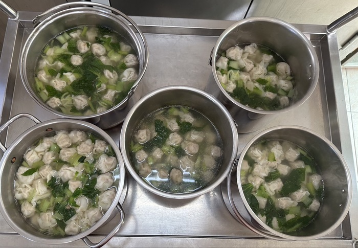 早點：鮮肉雲吞湯