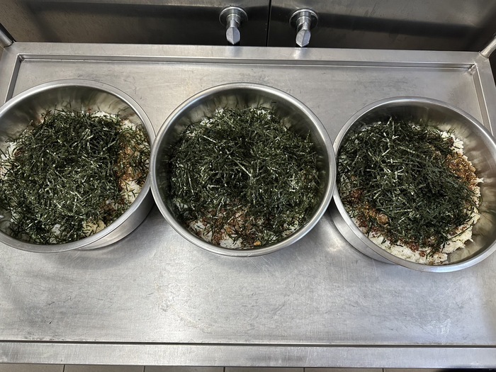 午點：海苔香鬆拌紅藜飯