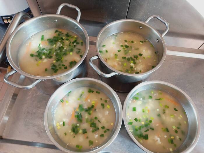 早點：小米肉末粥