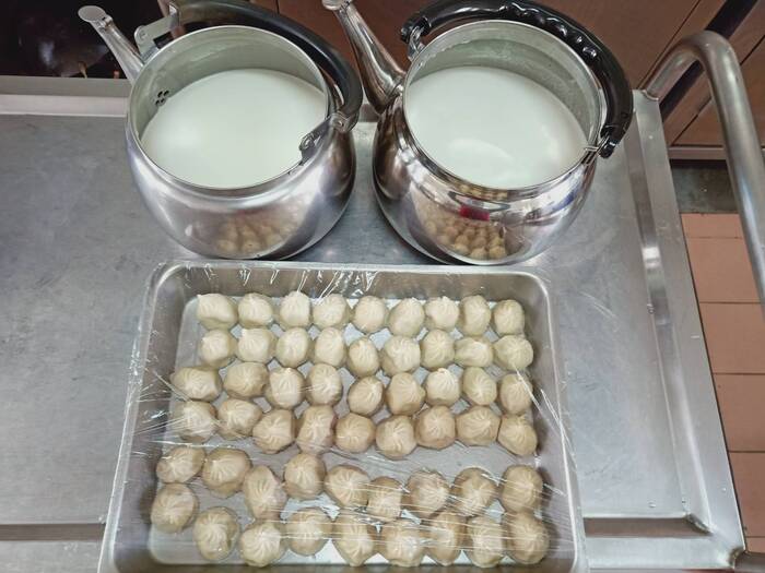 午點：湯包+牛奶