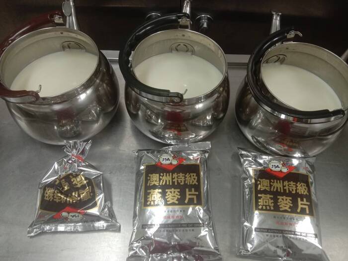 早點：燕麥片+牛奶