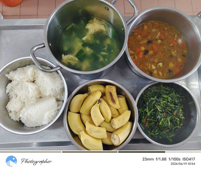 午餐：日式洋芋雞肉飯、季節時蔬、青菜蛋花湯、四季水果