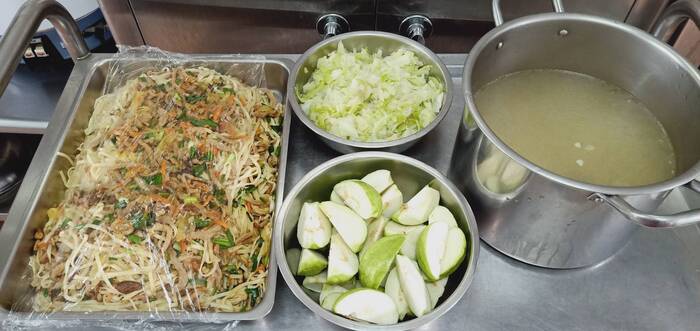 午餐：台式炒麵、季節時蔬、竹筍雞骨湯、四季水果