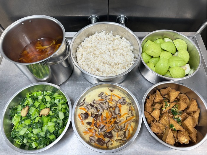 午餐：(高纖麥片飯)、香酥豆腐、茶碗蒸、季節時蔬、金針湯、四季水果